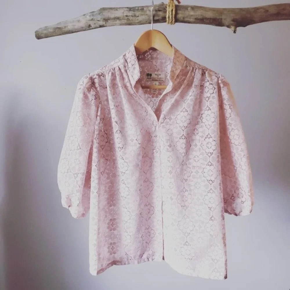 vintage, blush colored, lace‎ top medium